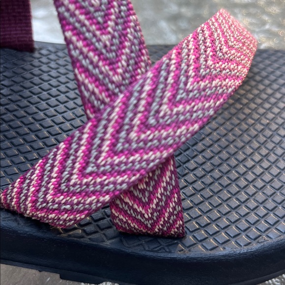Women's Chacos pink strappy sandals sz 9 - Picture 13 of 13